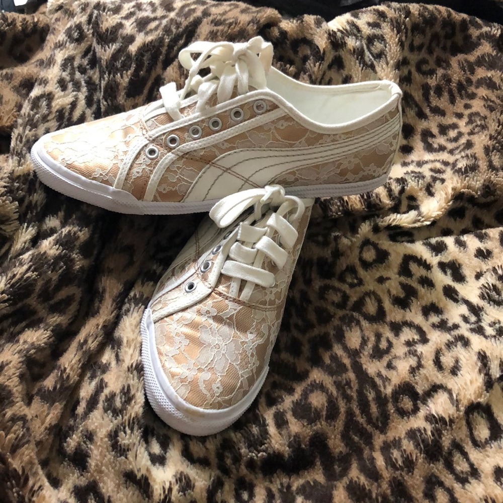 Rare Puma Rose Gold lace print sneakers EUC
